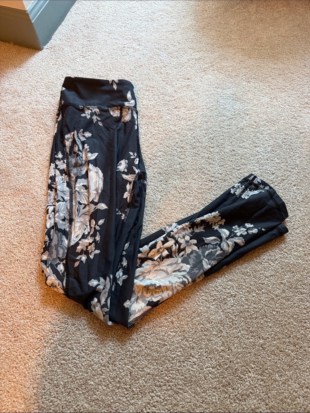 Albion Black, Gray and White Floral Leggings